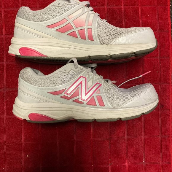 New Balance - Picture 1 of 3